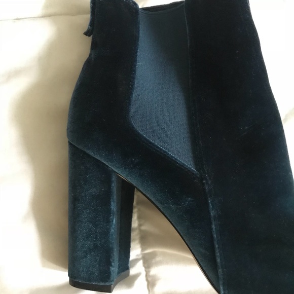 ✨ Suede Heeled Booties - Picture 2 of 6